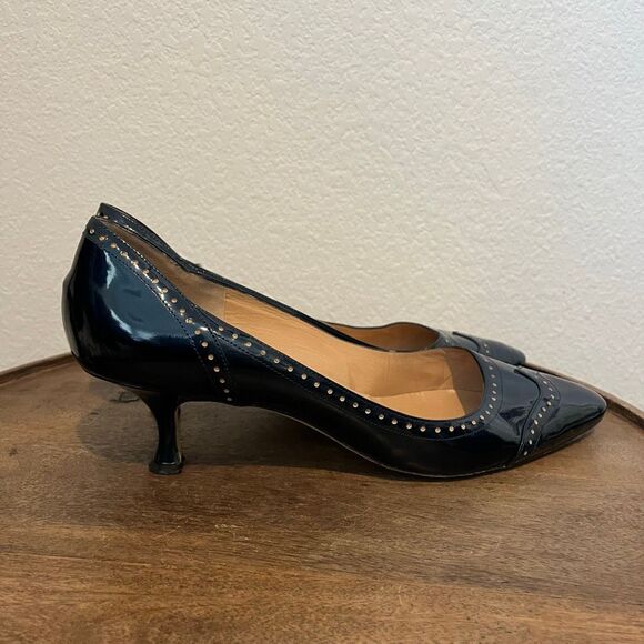 Manolo Blahnik Patent Leather Studded Pointed Toe Kitten Heels Size 41 11 - Picture 3 of 10